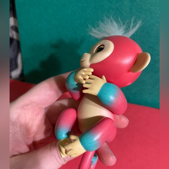 B1G2 - Pink Fingerling Monkey Toy - Buy 1, Get 2 FREE - Picture 6 of 6